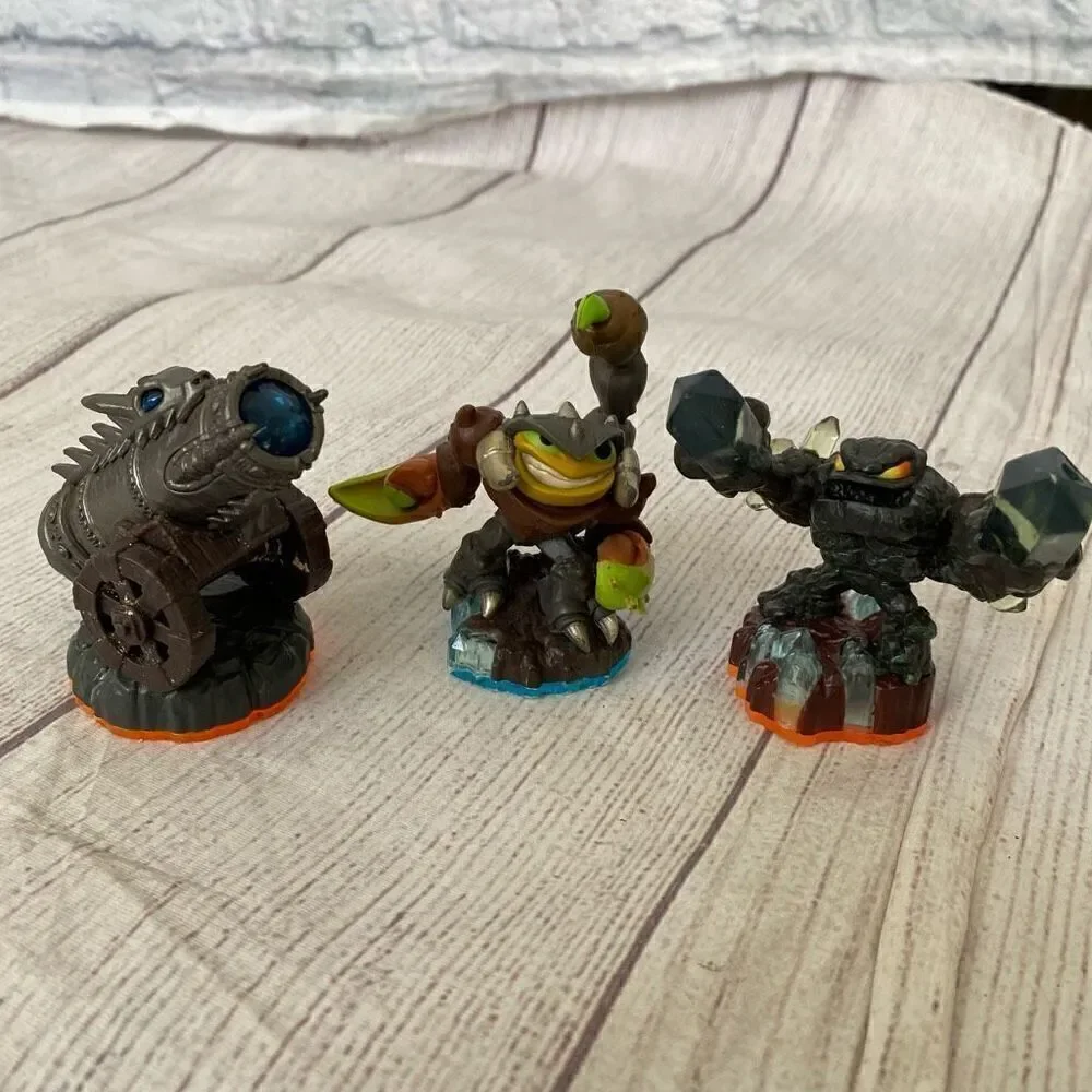 Skylanders Earth action figure dolls lot of 13 assorted sizes